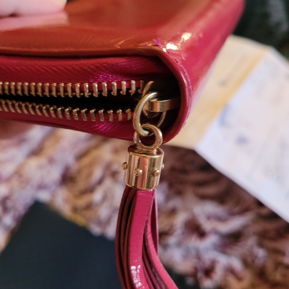 Authentic Gucci soho pink wallet💗 Lots of card slots. Get your Gucci on. - Picture 3 of 11